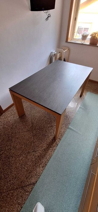 Mesa de cozinha ou sala de estar em ótimo estado