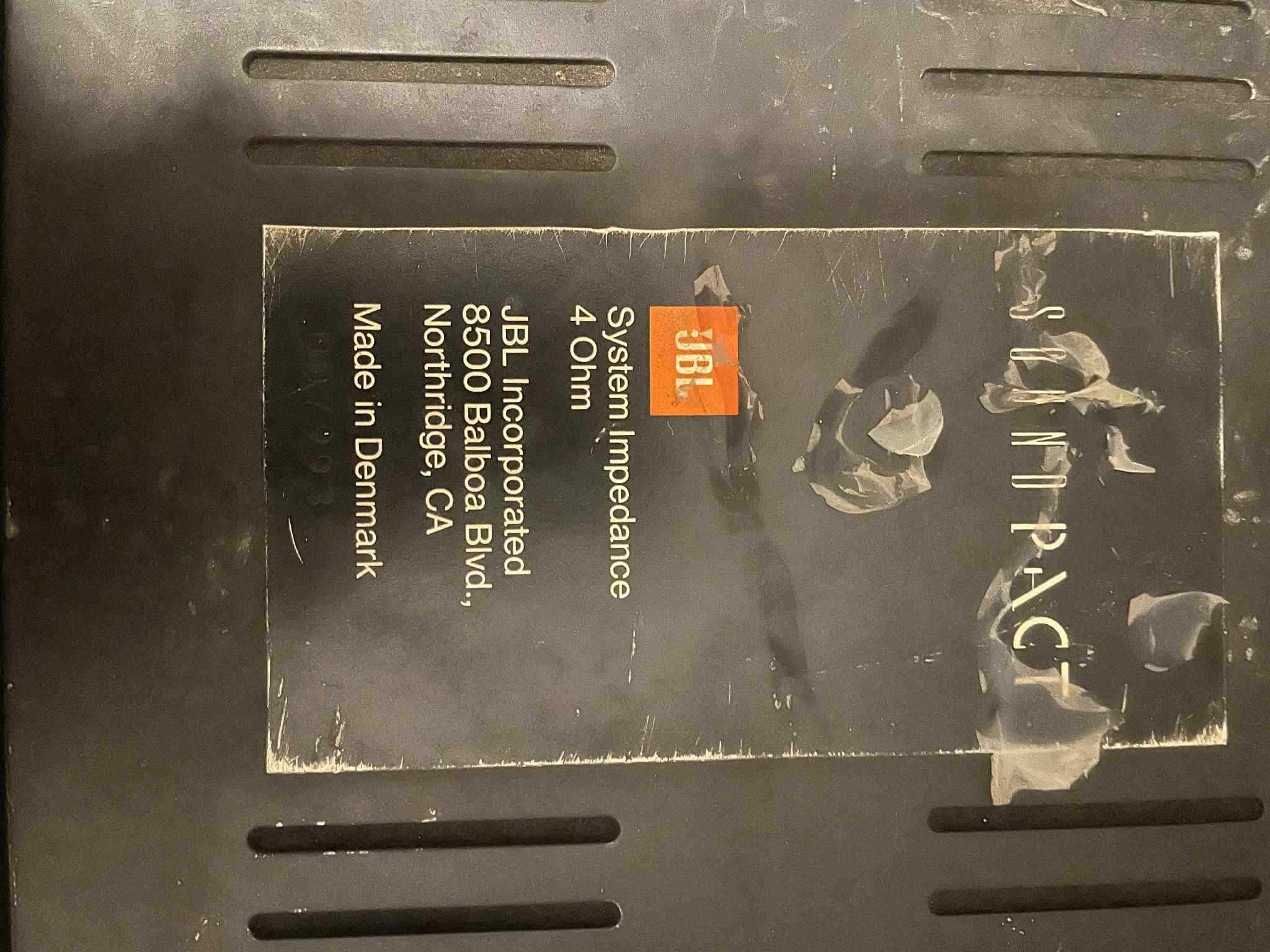wzmacniacz czterokanałowy JBL