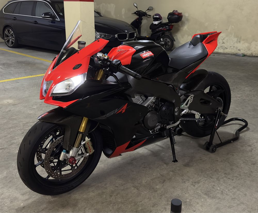 Aprilia RSV4 Factory