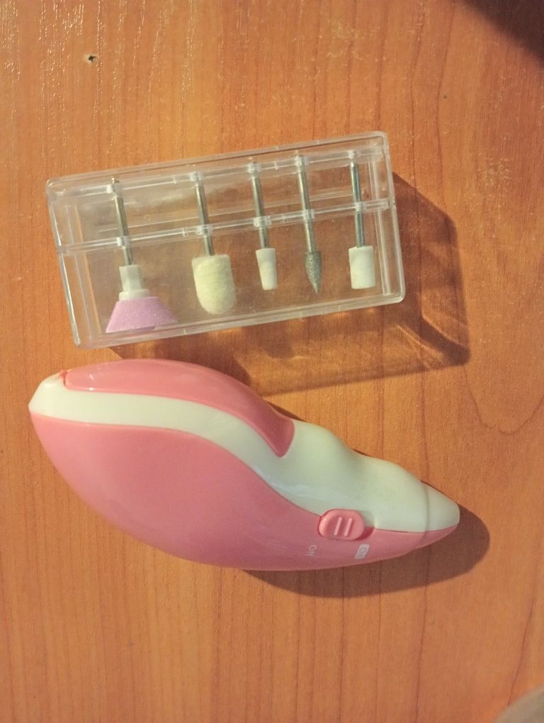 Zestaw do manicure na baterie