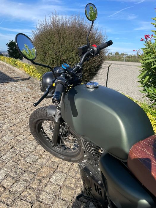 Mutt 125CC Akita