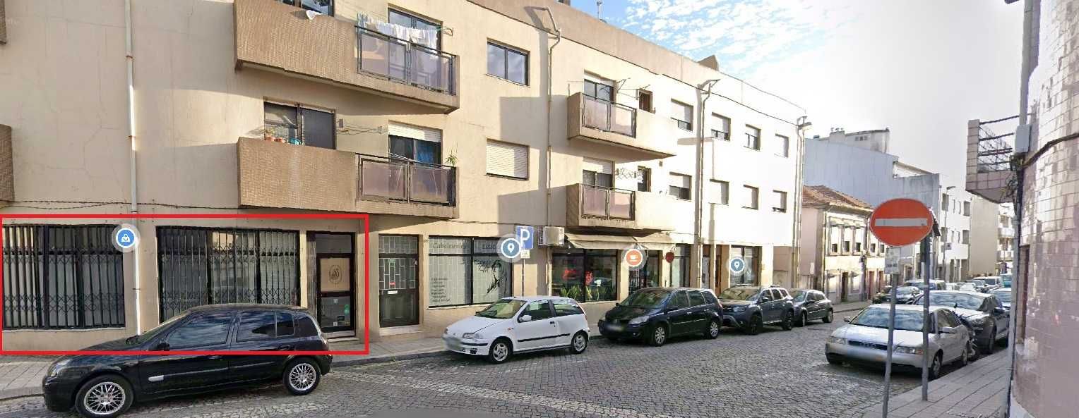Loja com frente de 10metros para arrendar na Senhora Hora, Matosinhos
