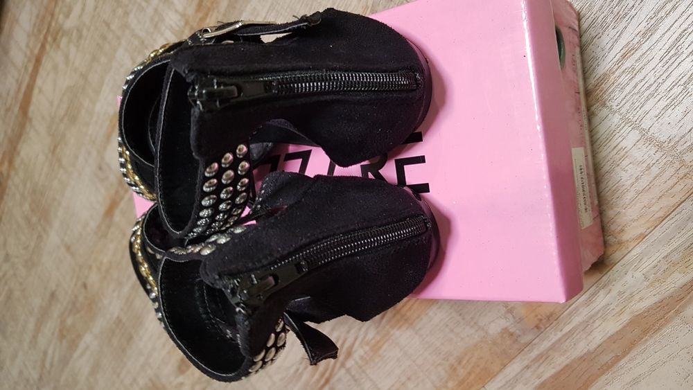 Босоножки Аttizare.