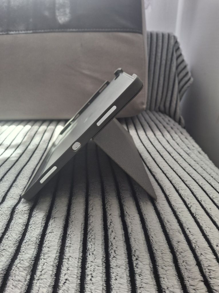 Sprzedam klawiaturę z etui Logitech Combo Touch M/N :YU0048 11" cali
