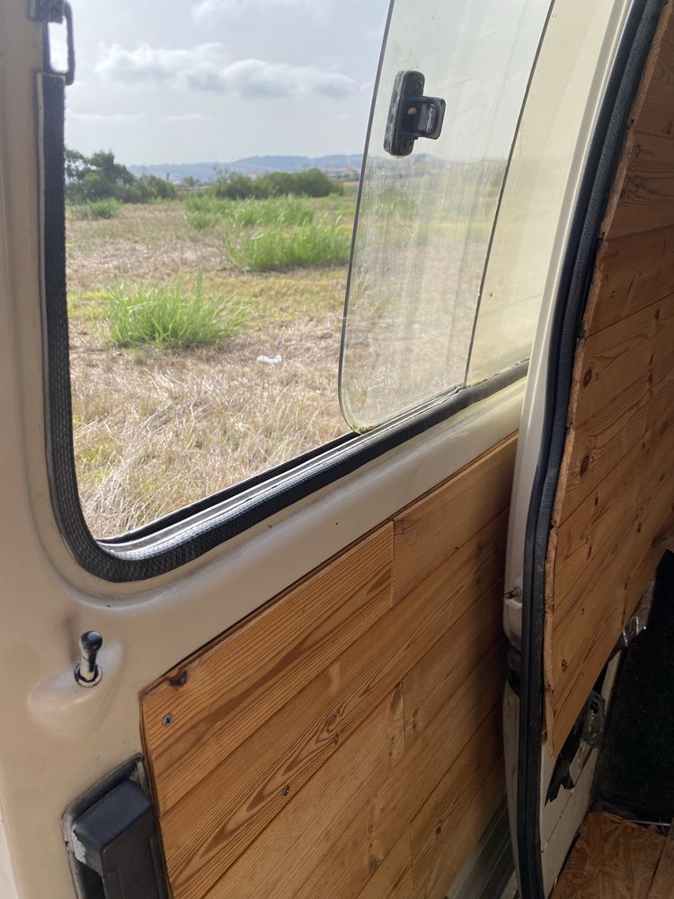 Isuzu Midi Mover 6 lugares – Projeto Campervan inacabado