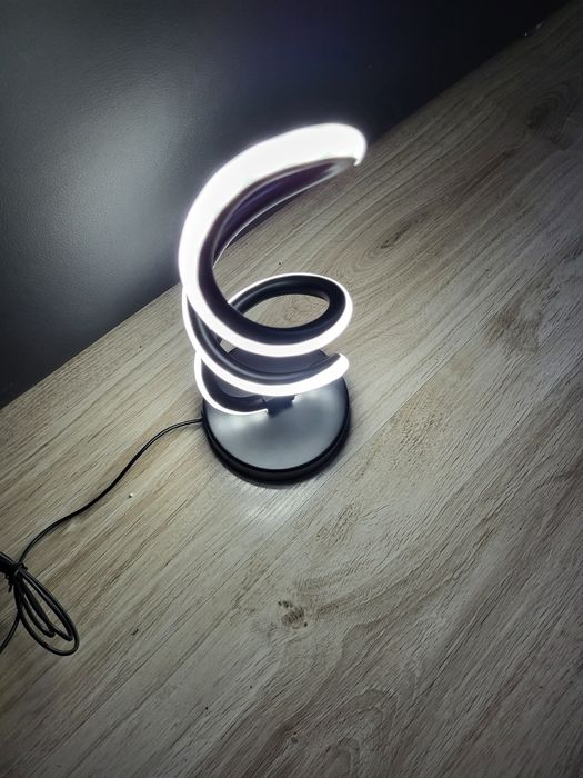 Lampka stołowa LED 20W 3 tryby światła kolor czarny Nowa