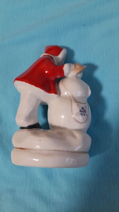 Дівчинка зі сніговиком (лепит снеговика) порцеляна часів СРСР