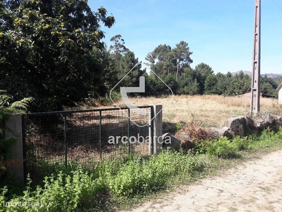 Terreno para construção, com cerca de 4000m2 - Paredes de Coura