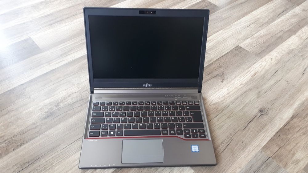 Ноутбук Fujitsu Lifebook E736