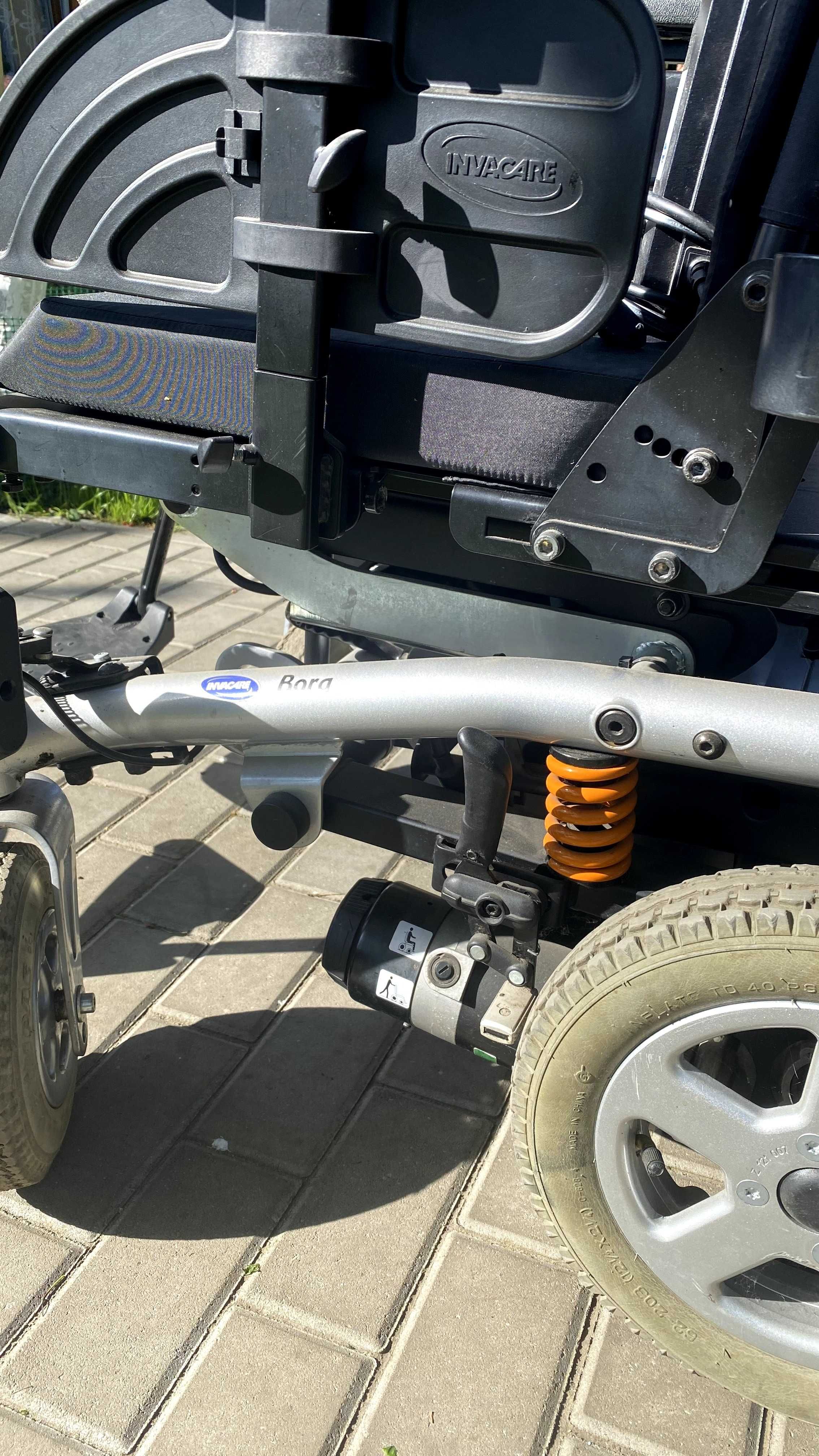 Wózek inwalidzki, elektryczny Invacare Bora z ładowarką - stan BDB