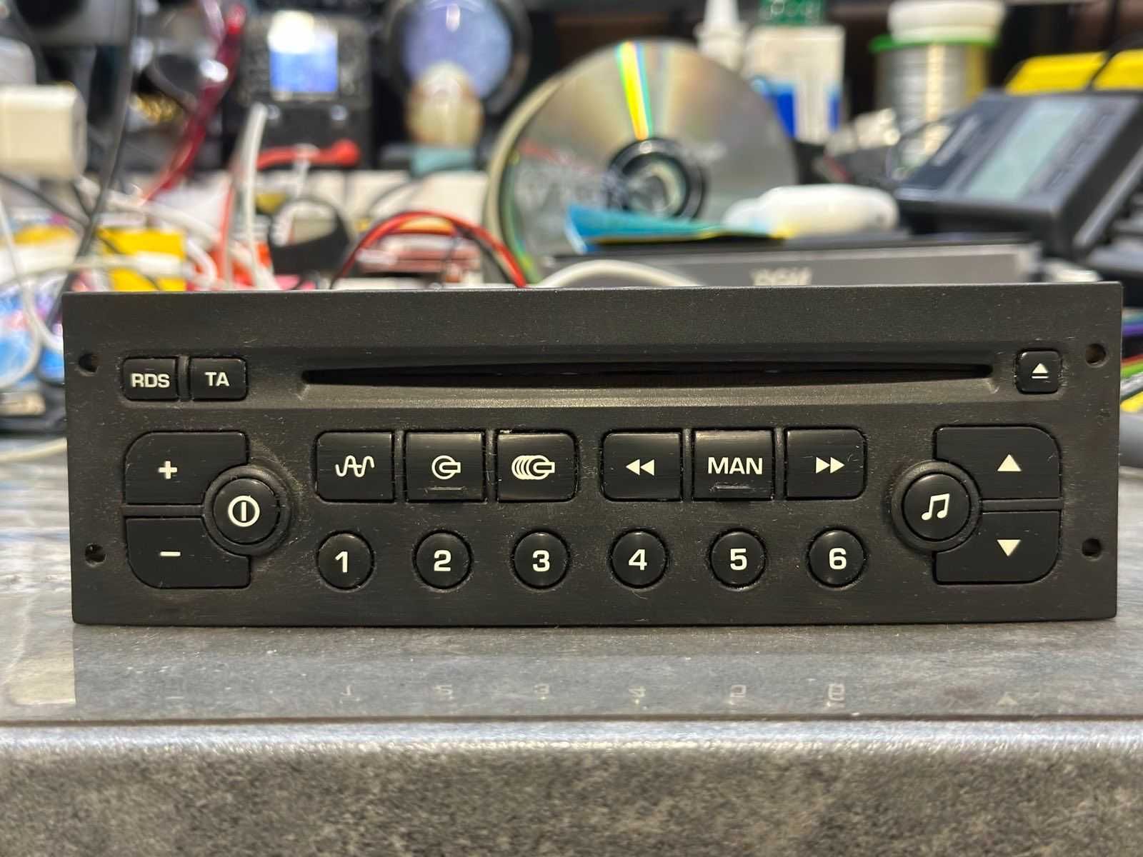 Fabryczne Radio Peugeot 206 307 Citroen C3 PSARCD100-01 VDO