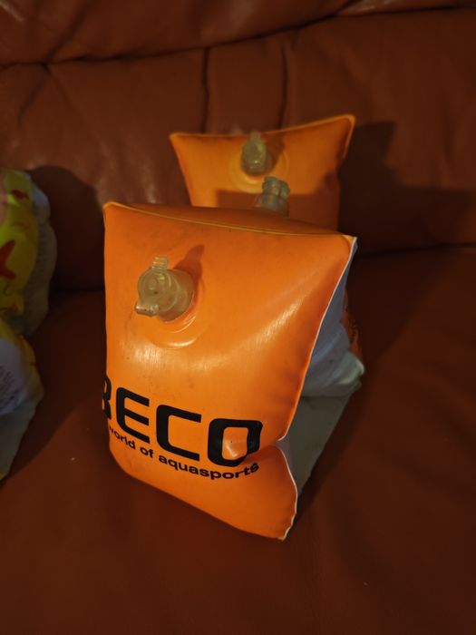 Motylki do pływania , rękawki, sprawne trzymają powietrze