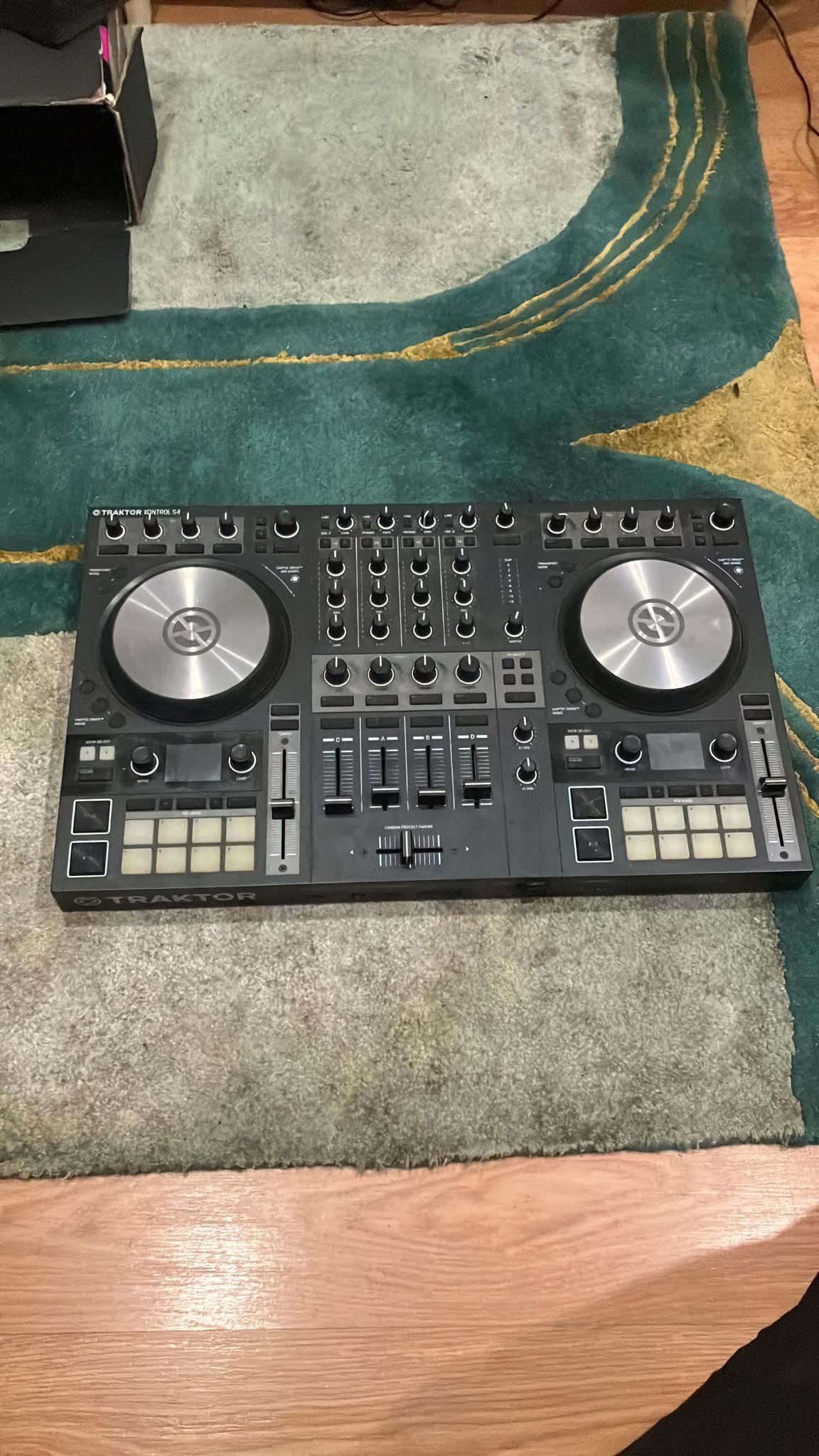 Traktor S4 MK3 DJ Controller