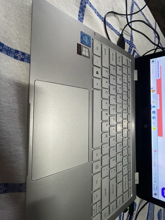Portatil desktop 13,5 polegadas