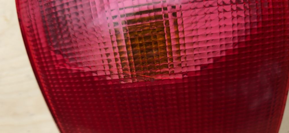 Lampa Lewa Tylna Błotnik Audi 80 B4 Sedan