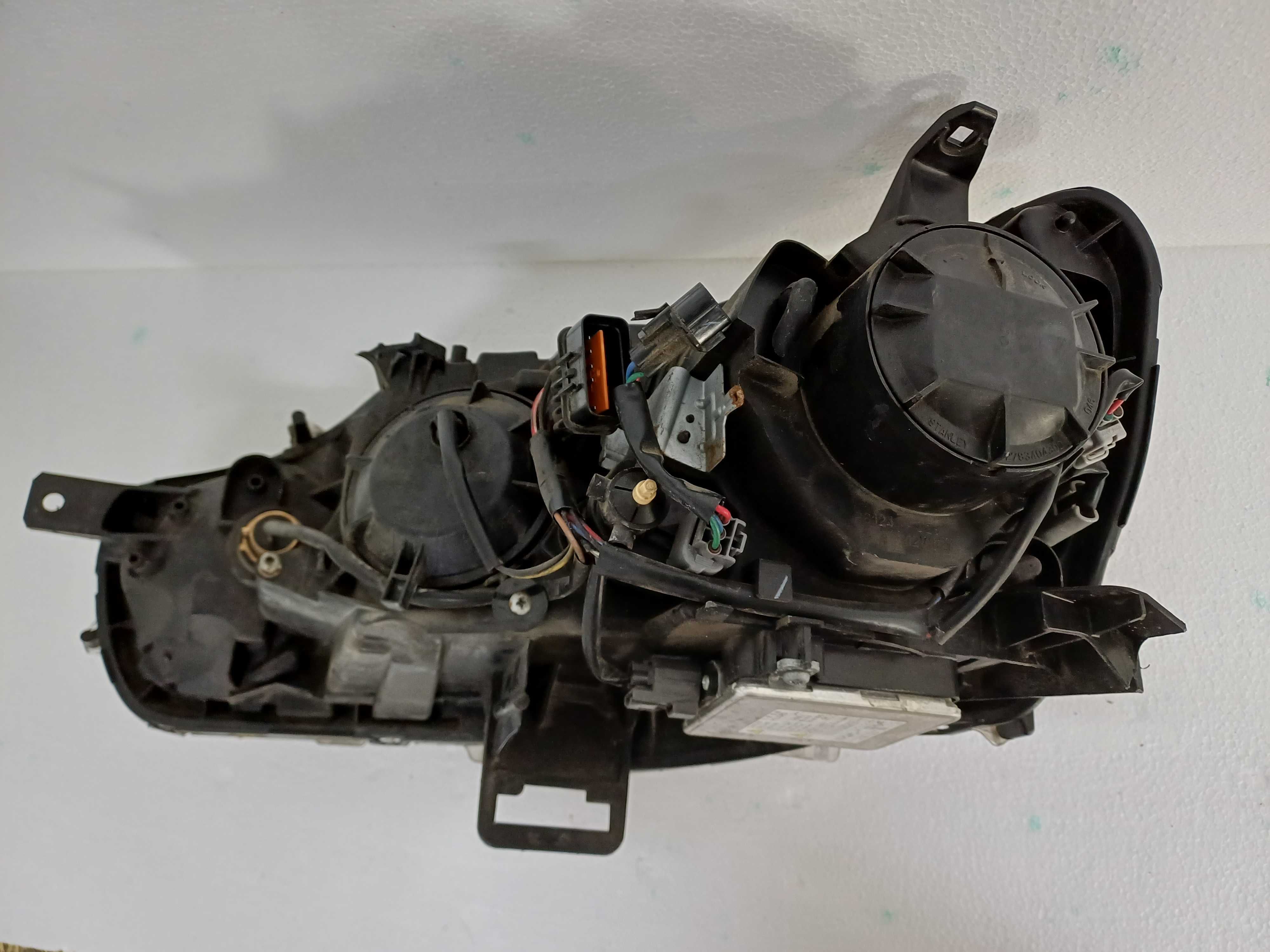 lampa prawa mitsubishi outlander 2 xenon