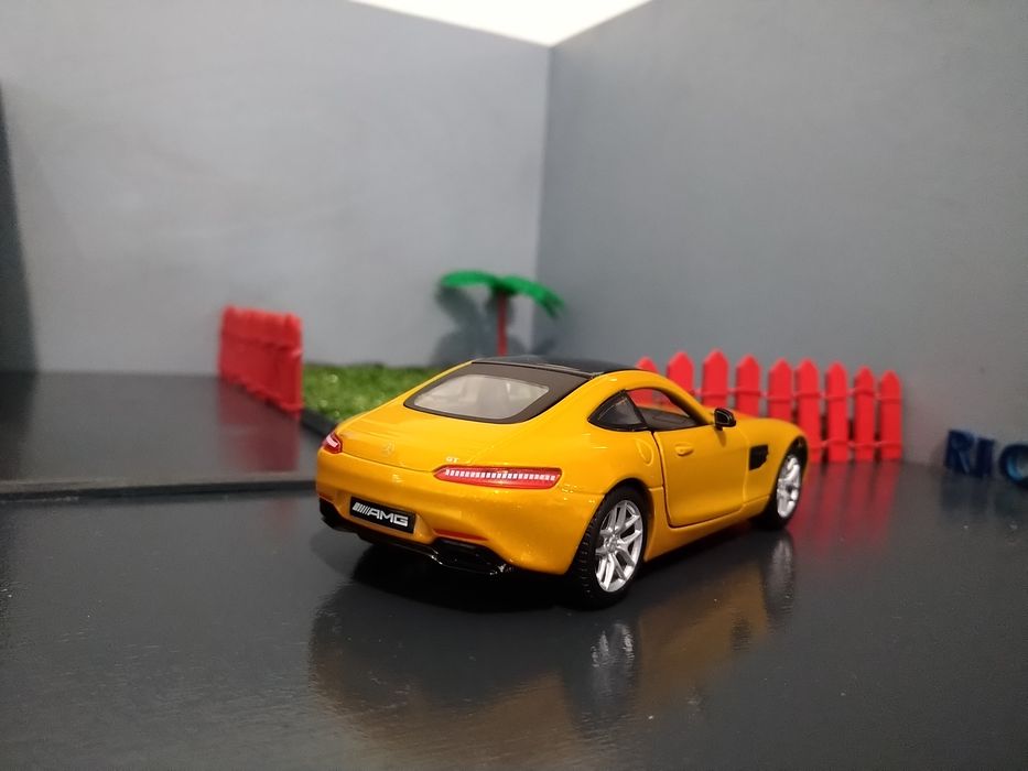 Mercedes AMG GT - Bburago 1/32