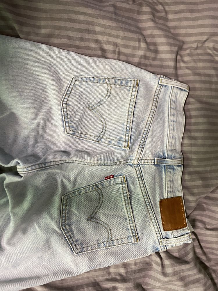Джинси від бренду Levi’s