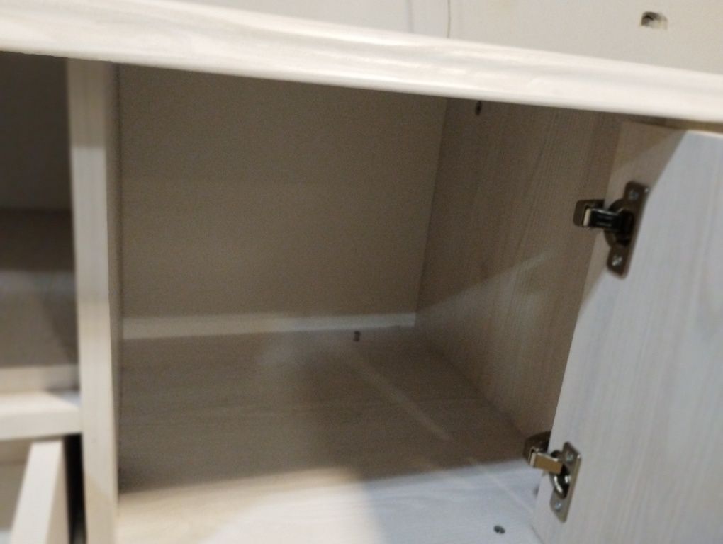 Meble białe pod tv