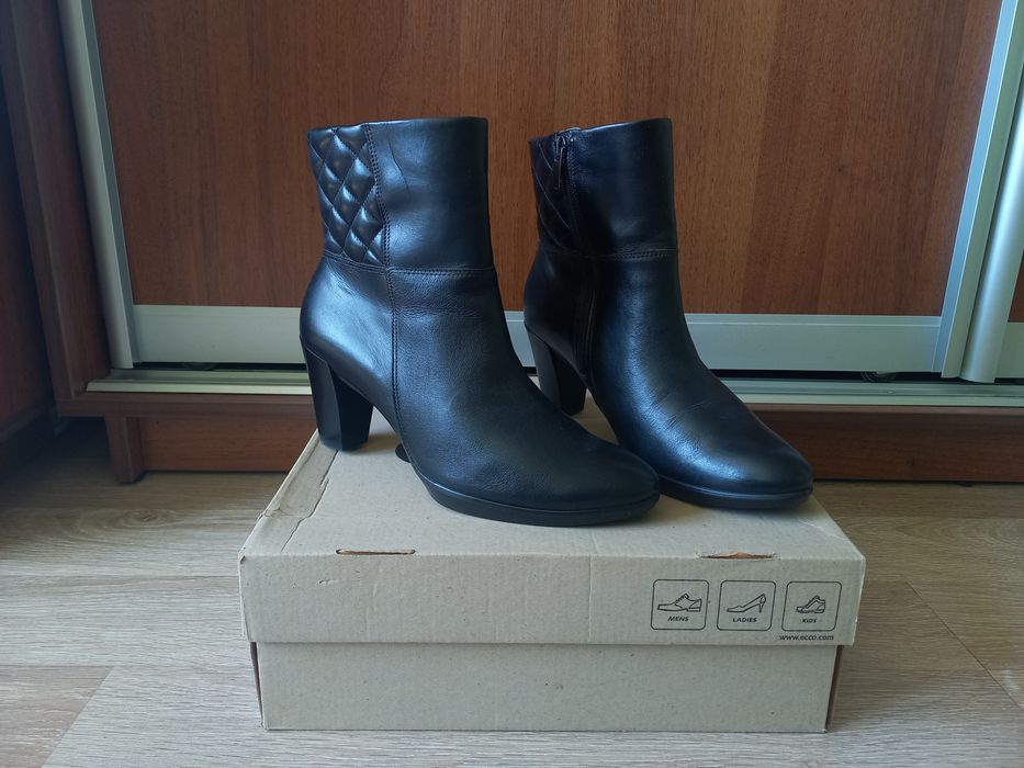 Шкіряні чобітки на каблучку