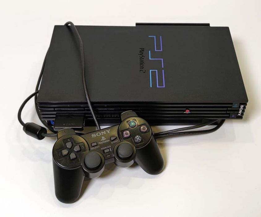 Sony PlayStation 2 Fat - покупалась новой, личная.