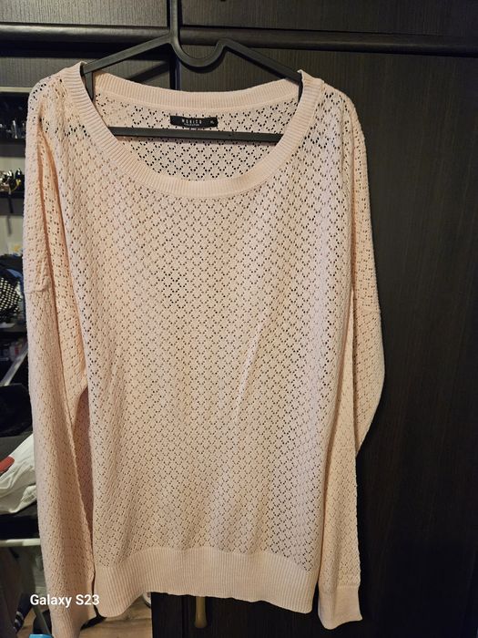 Lekki,ażurowy sweterek marki "Mohito" rozm.42
