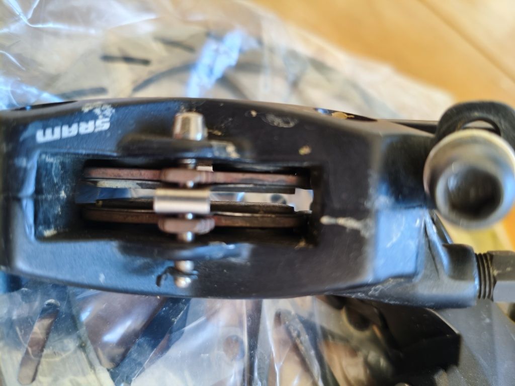 Hamulce SRAM DB8 z tarczami HS2