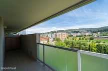 Apartamento T3 com garagem fechada em Nogueiró - Braga