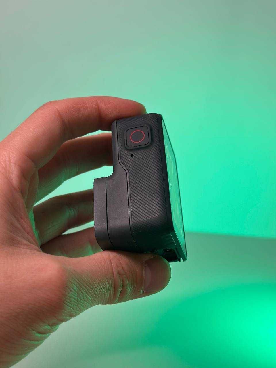 Екшн камера GoPro 5 Black - з флешкою, рамкою та кріпленням на шолом
