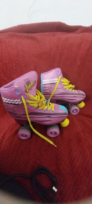 Patins e capacete da luna