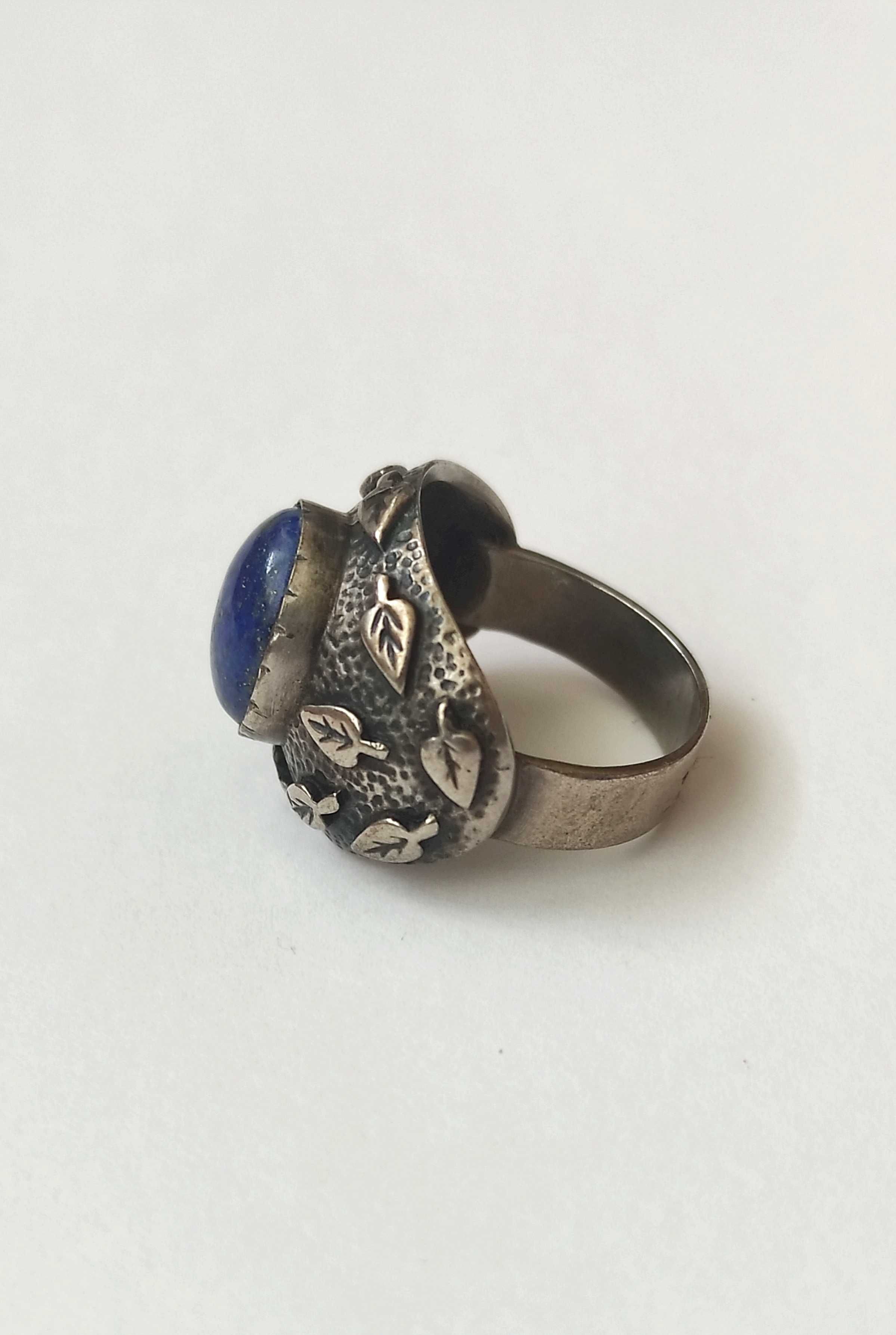 Pierścionek Warmet listki z lapis lazuli