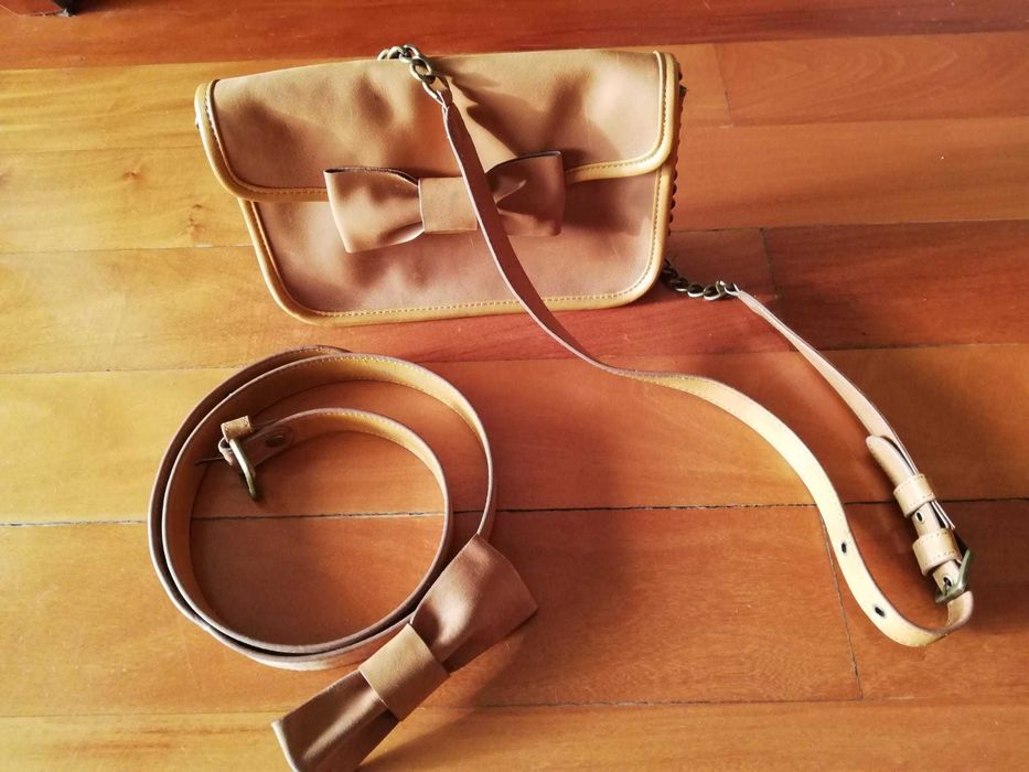 Carteira camel em pele Mellow Yellow