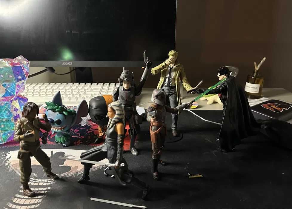 12 figuras: LEGO, Hasbro Star Wars Black Series,DC,Funko Pop+presentes