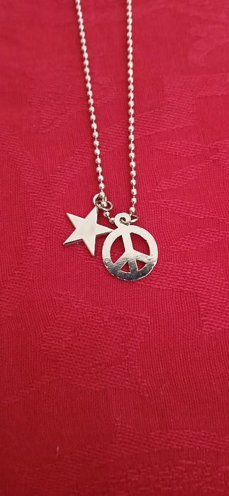 Colar comprido estrela e simbolo da Paz