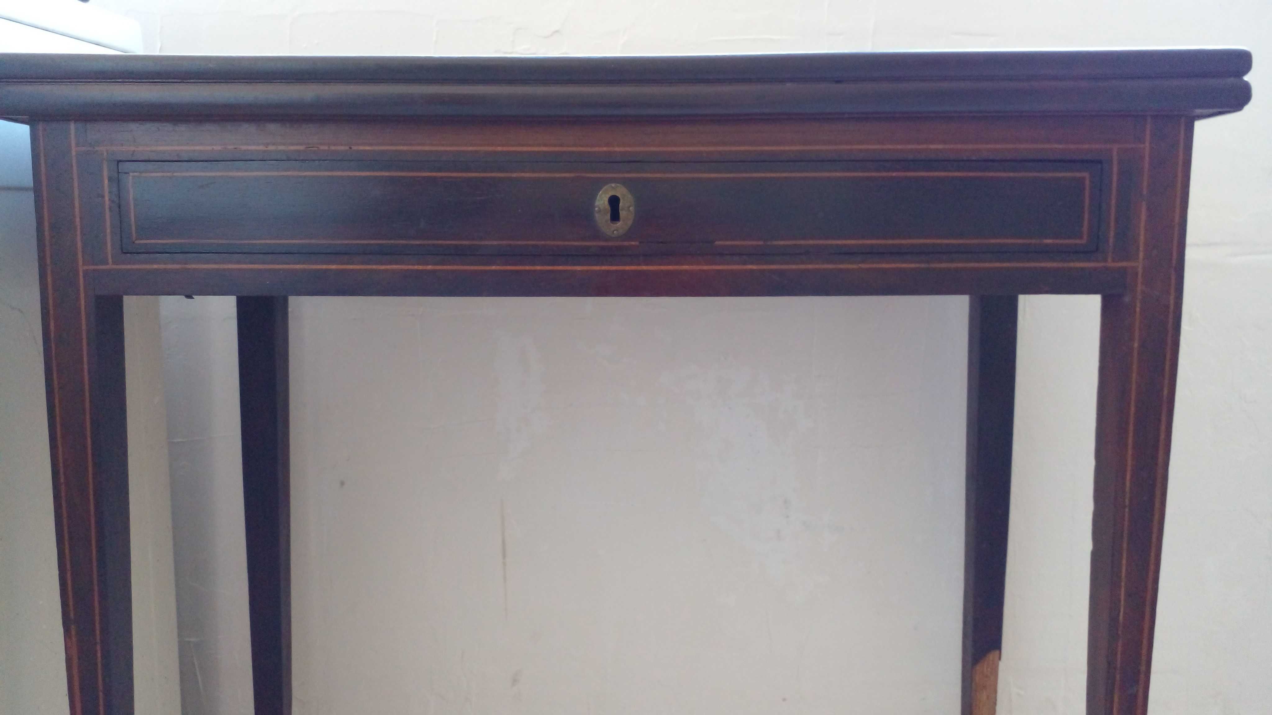 Vendo mesa de jogo antiga