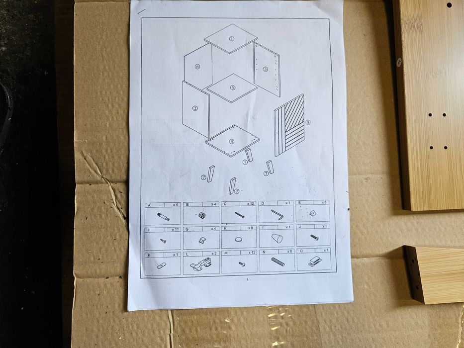 Bambusowa szafka łazienkowa z drzwiczkami