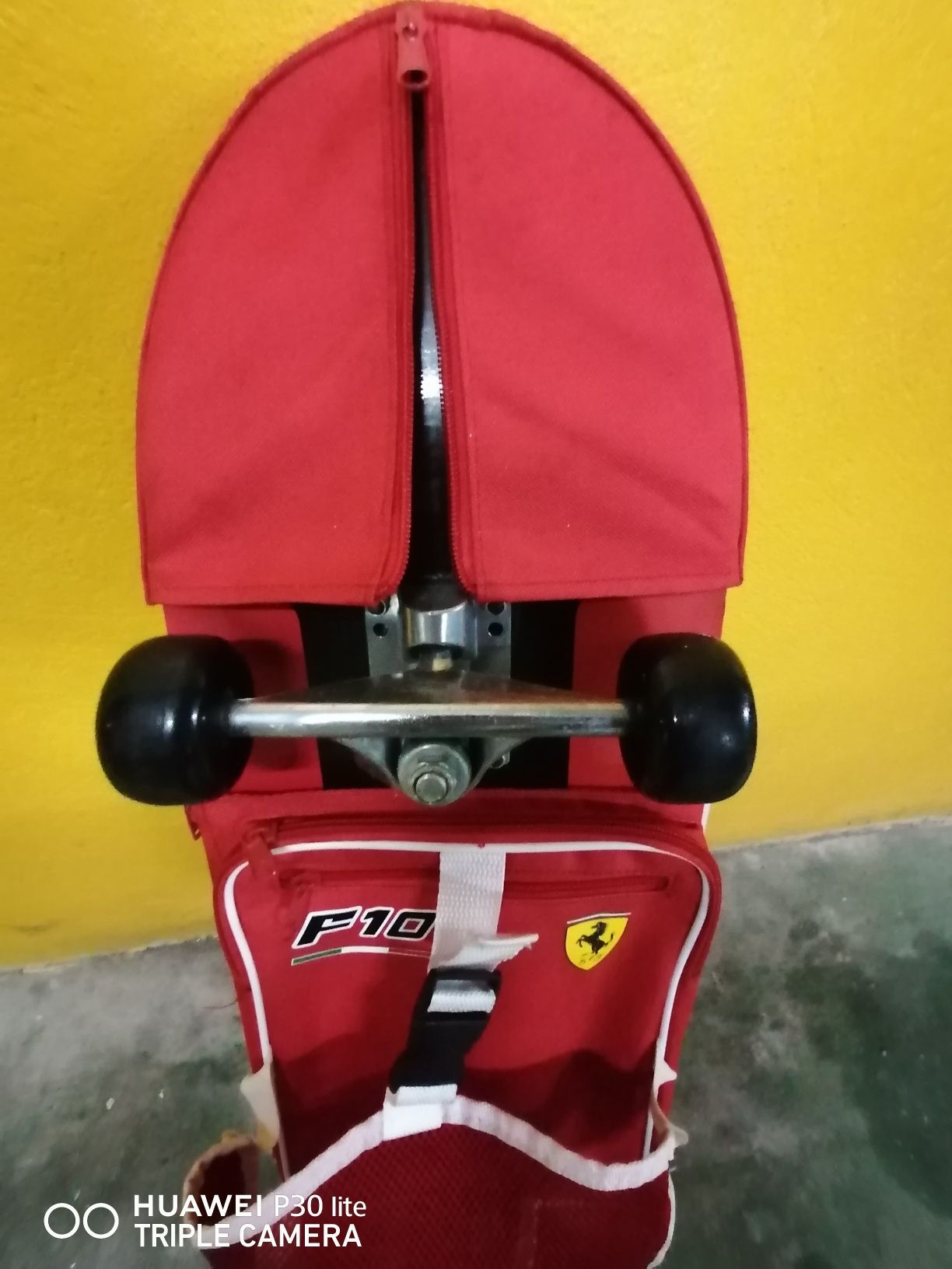 Skate Ferrari F10