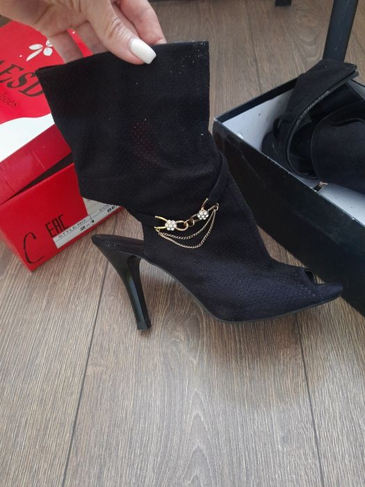 Босоніжки з відкритою пяткою та носочком