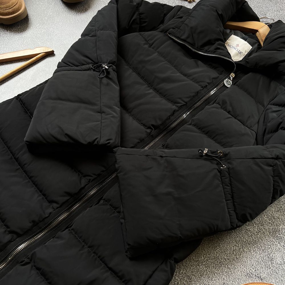Пуховик moncler оригінал монклер жіночий оригінальний чорний куртка