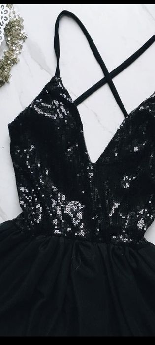 54. Piękna sexowna czarna rozkloszowana sukienka sylwester cekiny