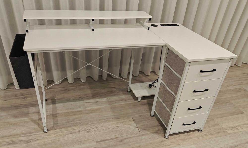 Secretária branca em L