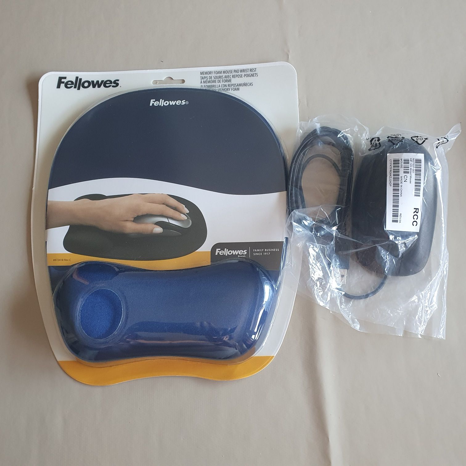 Rato com fio  e tapete ergonómico novos