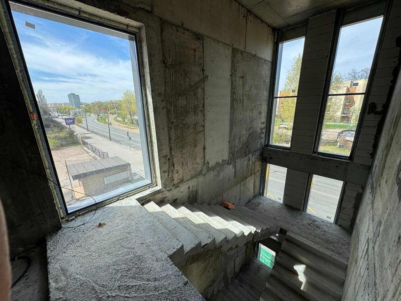 ОРЕНДА ФАСАД.  85 кв.м. Дегтярівська. 200м від метро