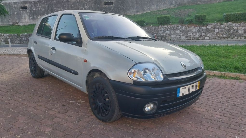 Renault clio 1.2i RXE 5p 2000