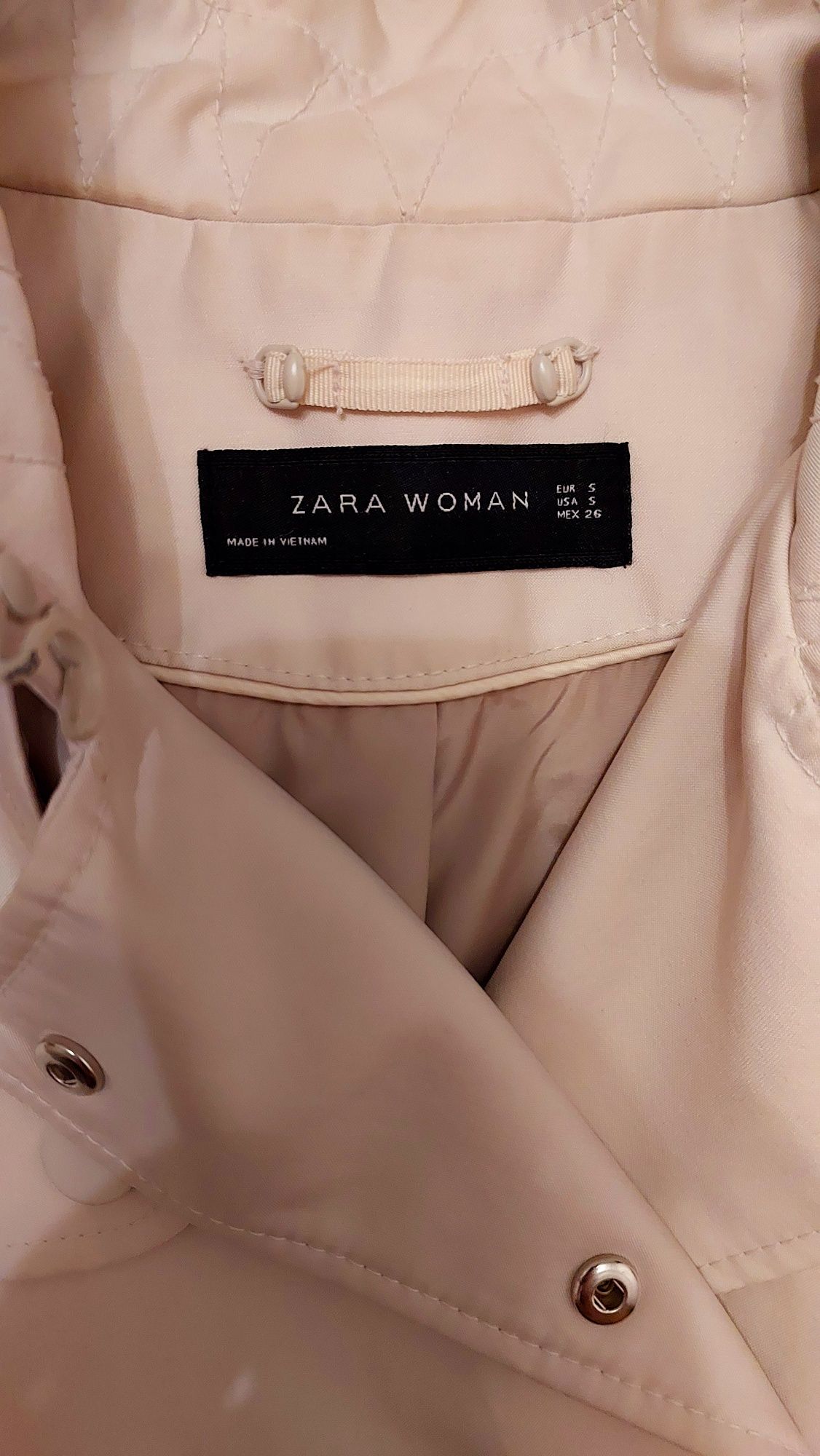 Жіночий плащ Zara