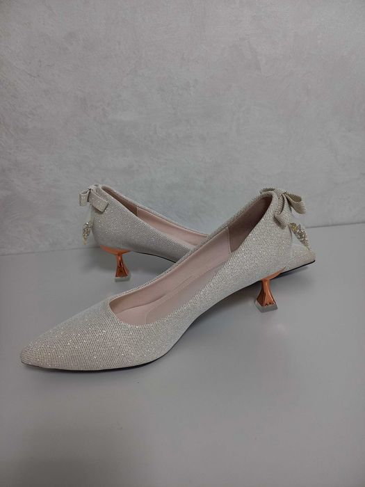 Жіночі лодочки пудрового кольору