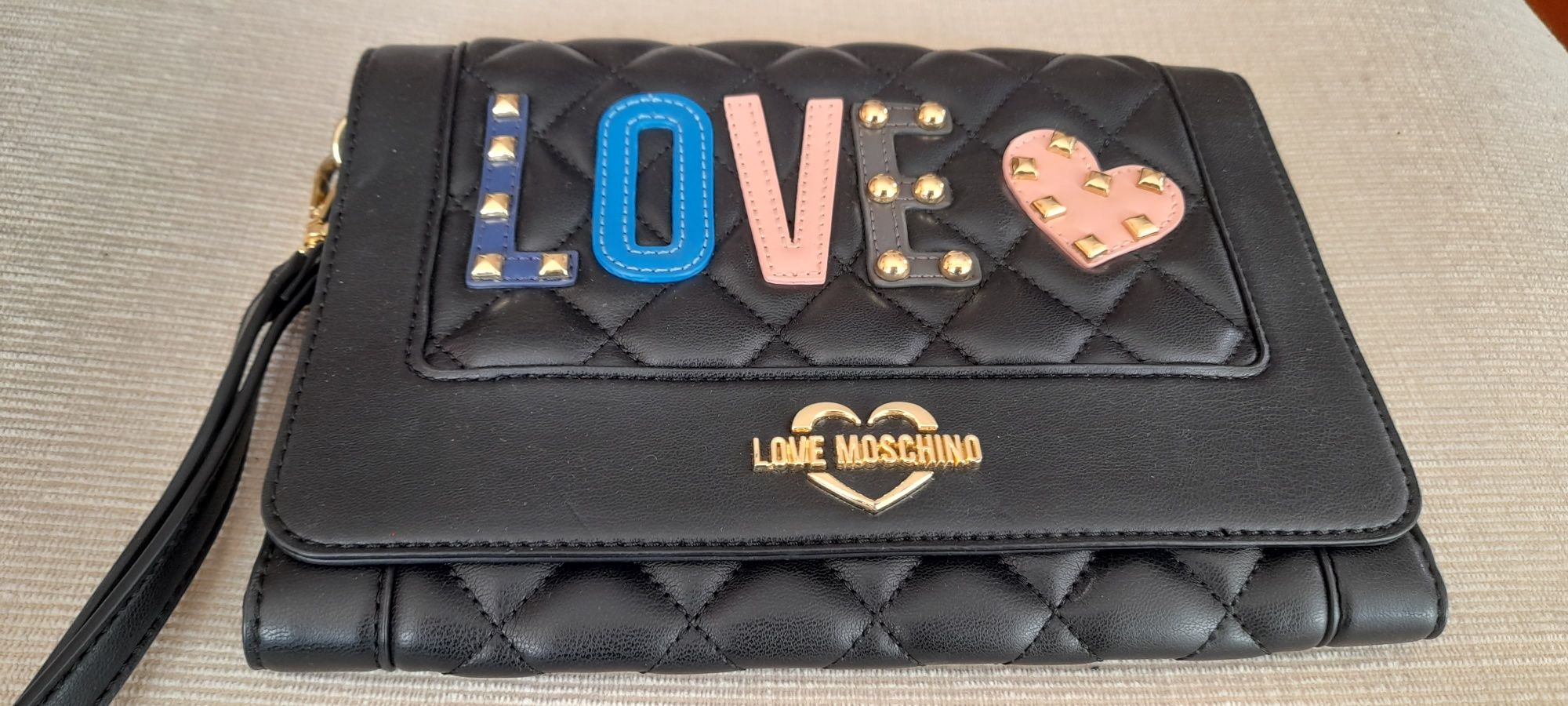 Love moschino       .