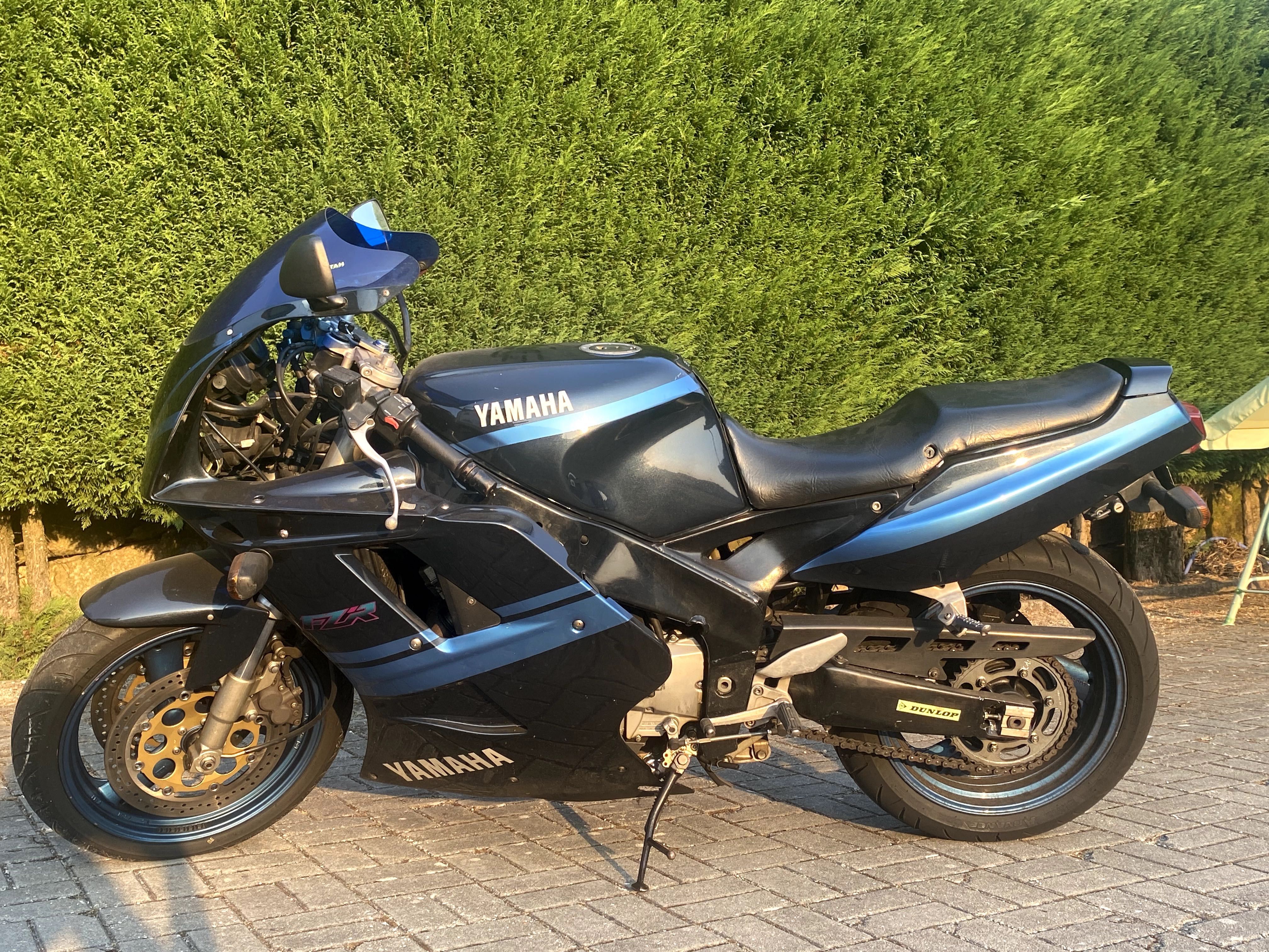 Yamaha FZR 1000, 1992