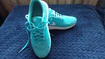 Продам кроссовки Nike
