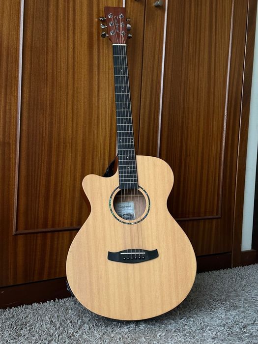 Guitarra eletro-acústica